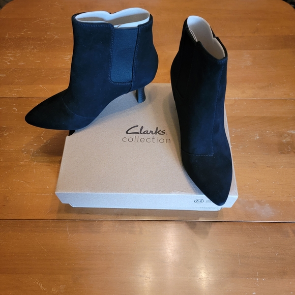 Clarks Womens Kataleyna Glow Ankle Boot  - Black Suede Kitten Heal NWT Sz 7W - Picture 4 of 10